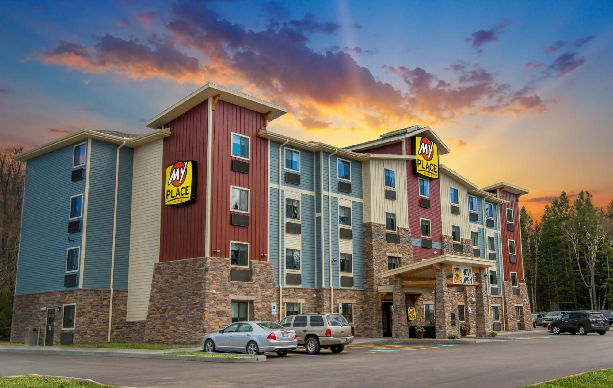 My Place Hotel-marquette, Mi 3*